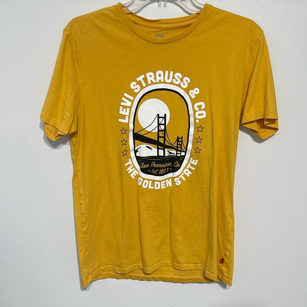 Levi’s yellow t-shirt